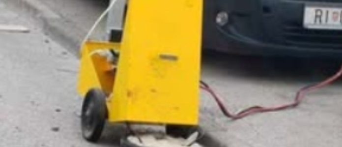 63173945-bizarna-scena-na-parkingu-u-rijeci